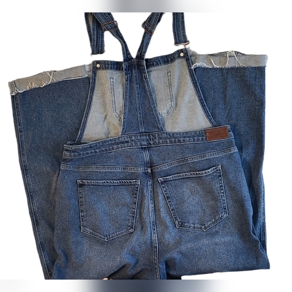 🎉Host Pick!🎉 NWOT! Denim Overalls Size M Hollister - Picture 2 of 4